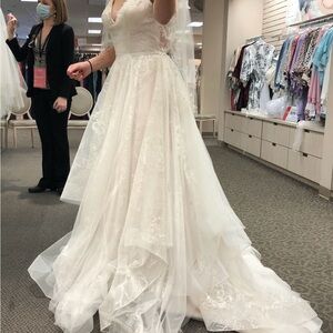 Elegant White Lace Wedding Dress